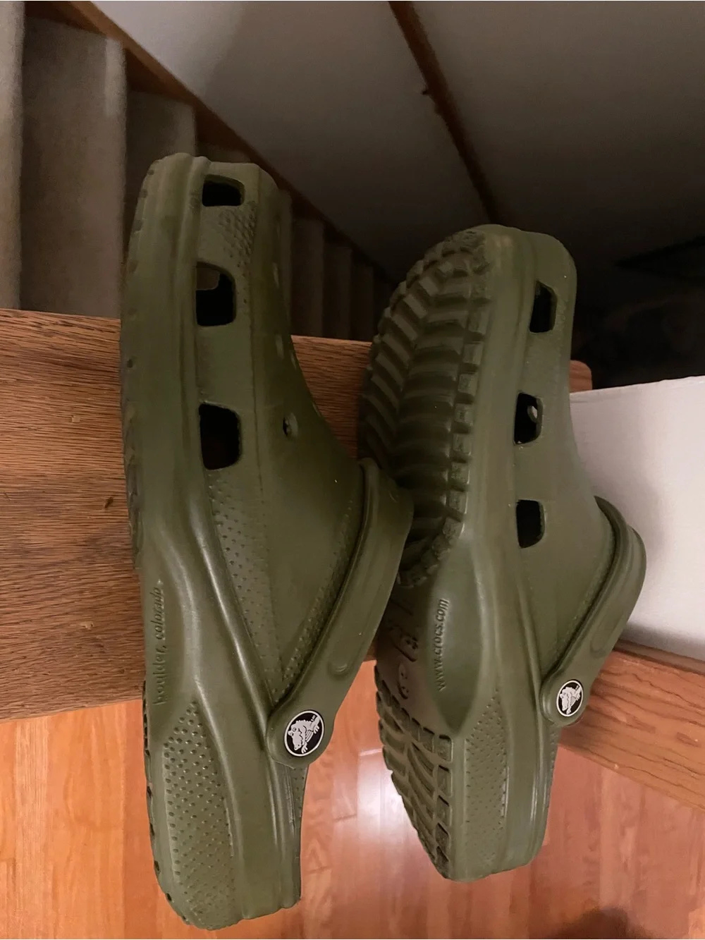 OLIVE GREEN CROCS MEN’S SIZE 11